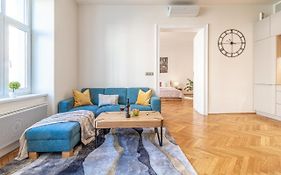 Stylish Luxury Flat In Old Town