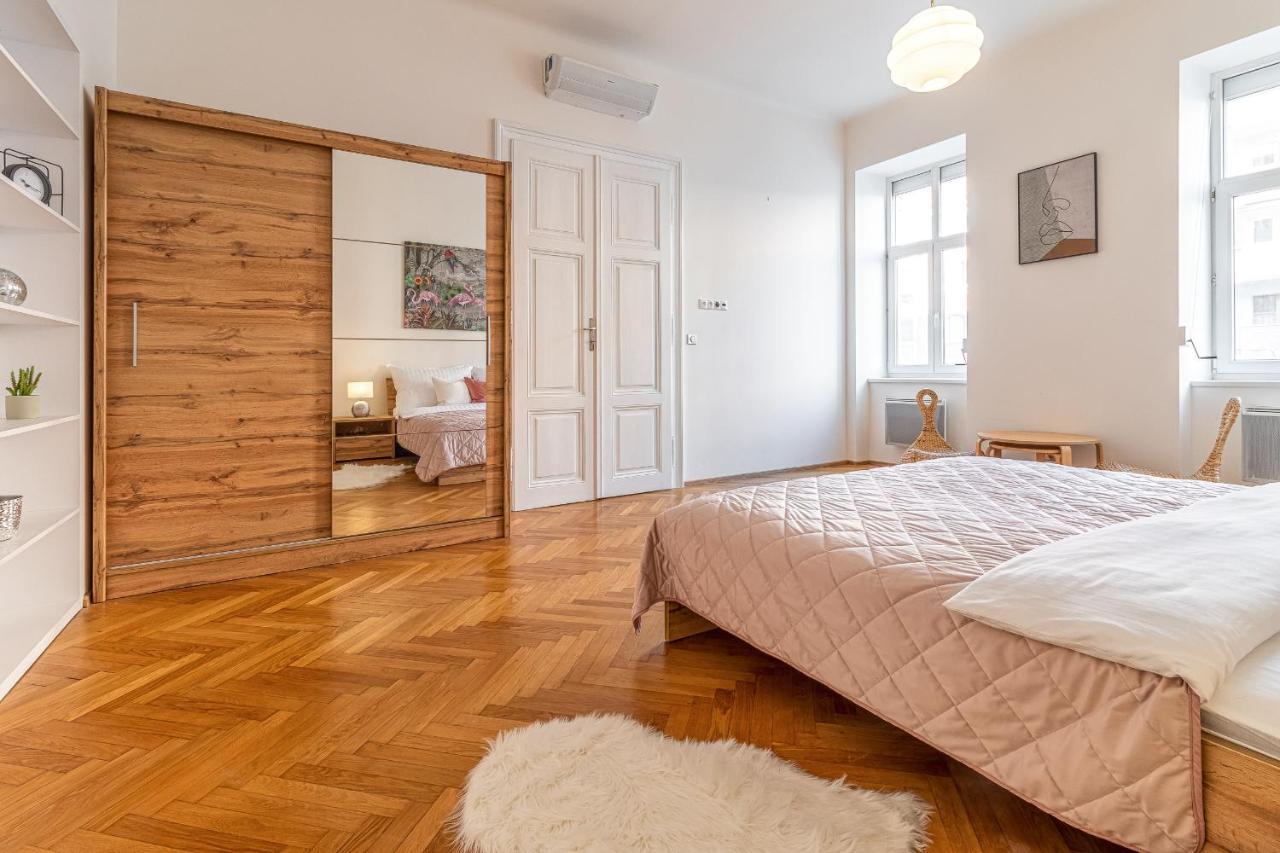 Stylish Luxury Flat In Old Town Apartment Bratislava Exterior photo