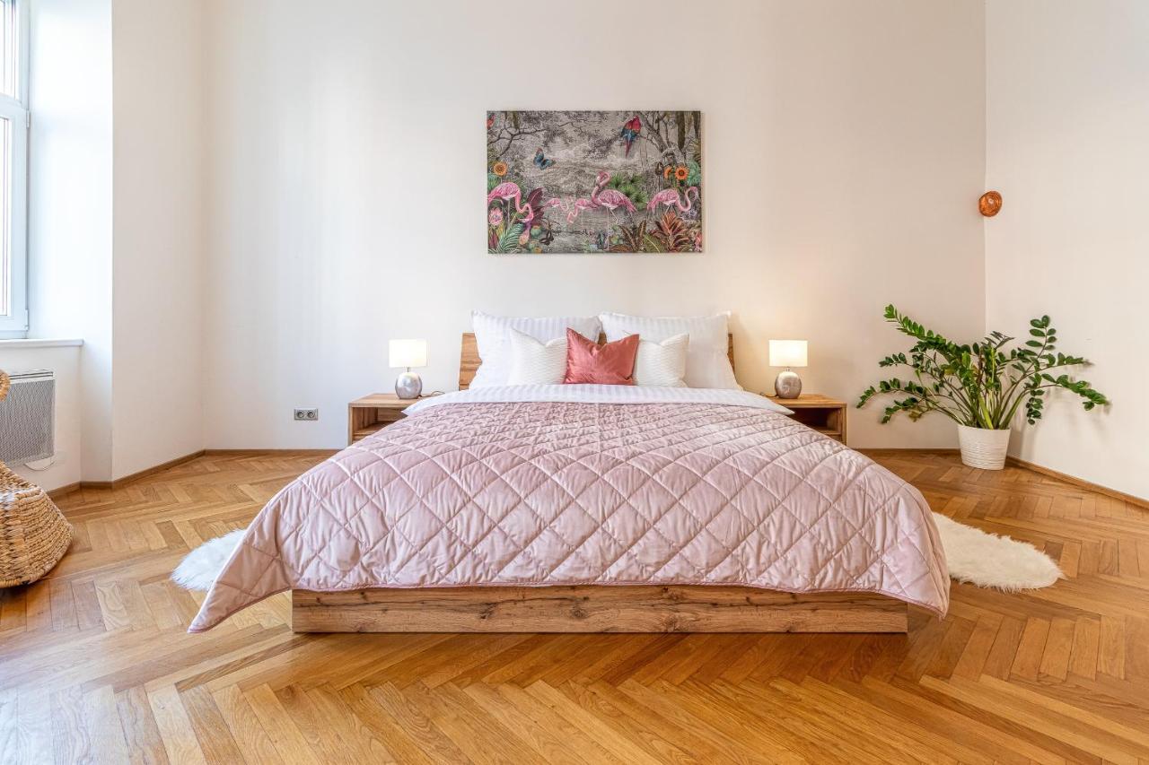 Stylish Luxury Flat In Old Town Apartment Bratislava Exterior photo