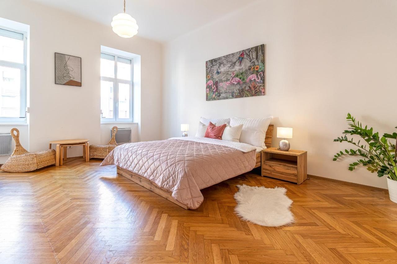 Stylish Luxury Flat In Old Town Apartment Bratislava Exterior photo